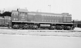 Lokomotywa spalinowa SM48 na terenie lokomotywowni w Chełmie. 21.07.1988 r....